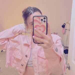 Light pink cropped jean jacket 🌸🪽